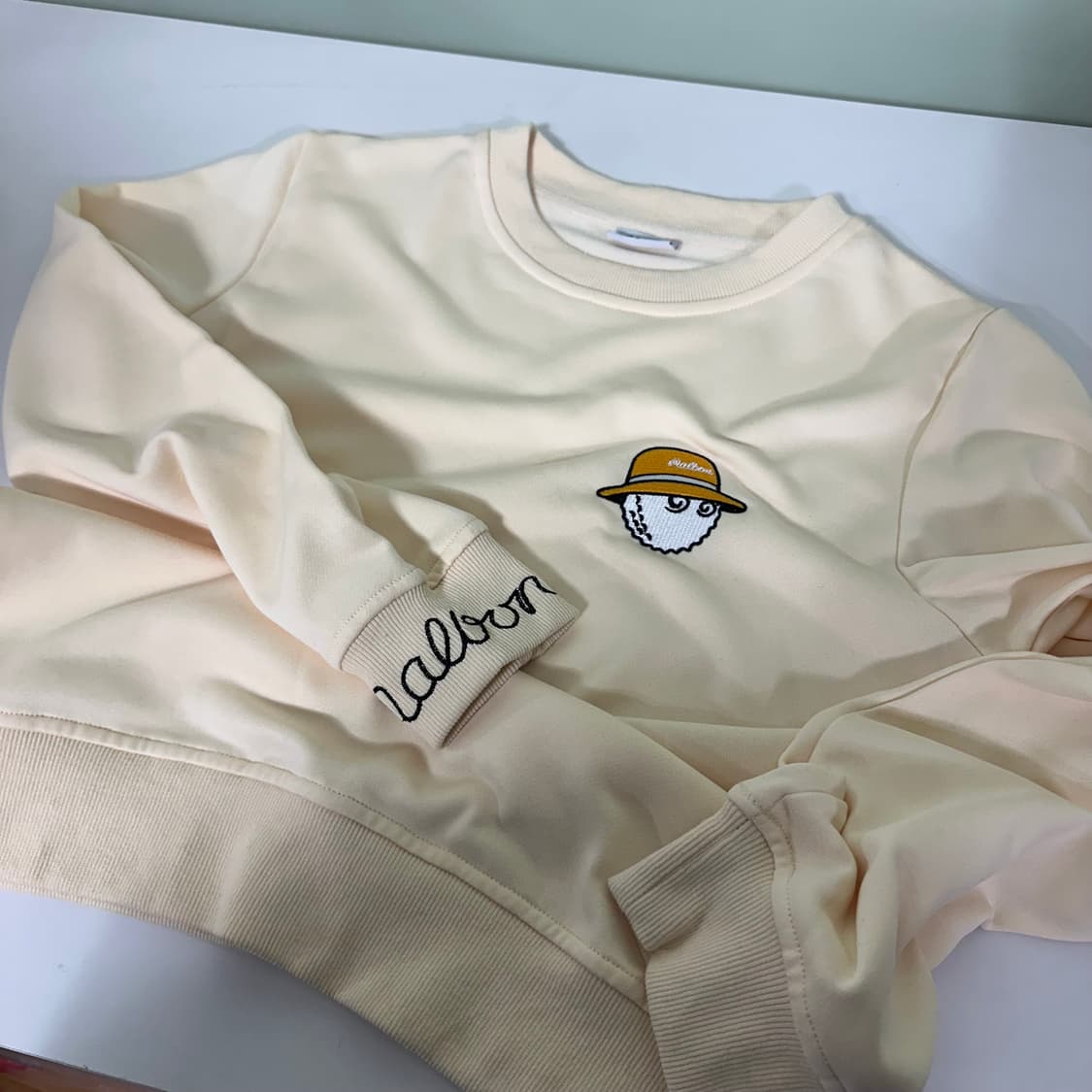 우먼S-M 말본 아이보리 손목로고 맨투맨 상품이미지2