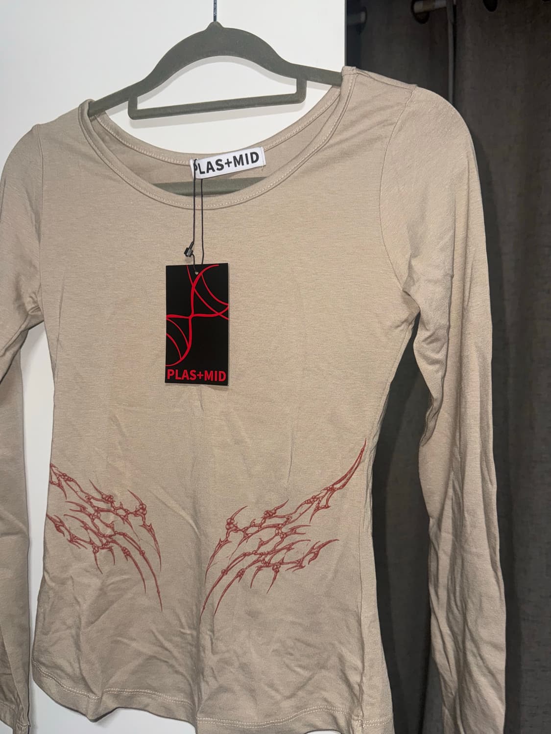 플라스미드 타투 슬림핏 티셔츠 베이지 레이어드 티 롱슬리브 상품이미지5