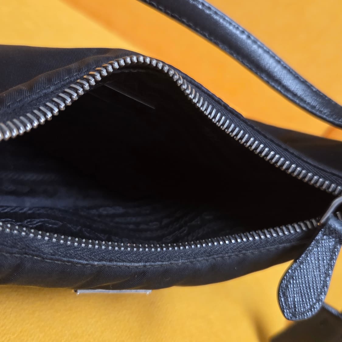 프라다 리에디션 사피아노 2005 호보백 상품이미지6