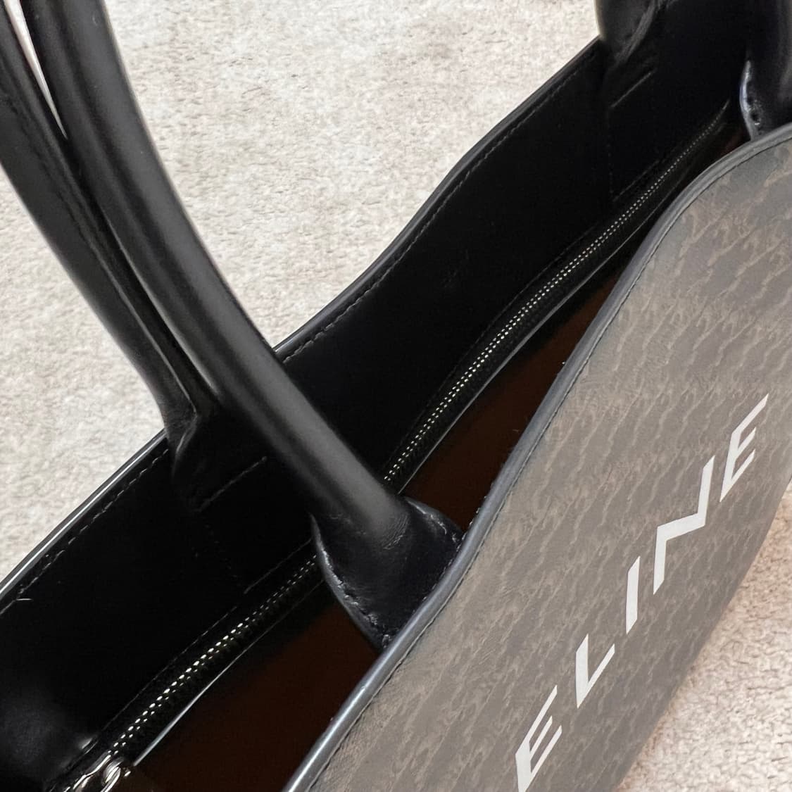 셀린느 호리즌탈 트리옹프 카바스 토트백 상품이미지4