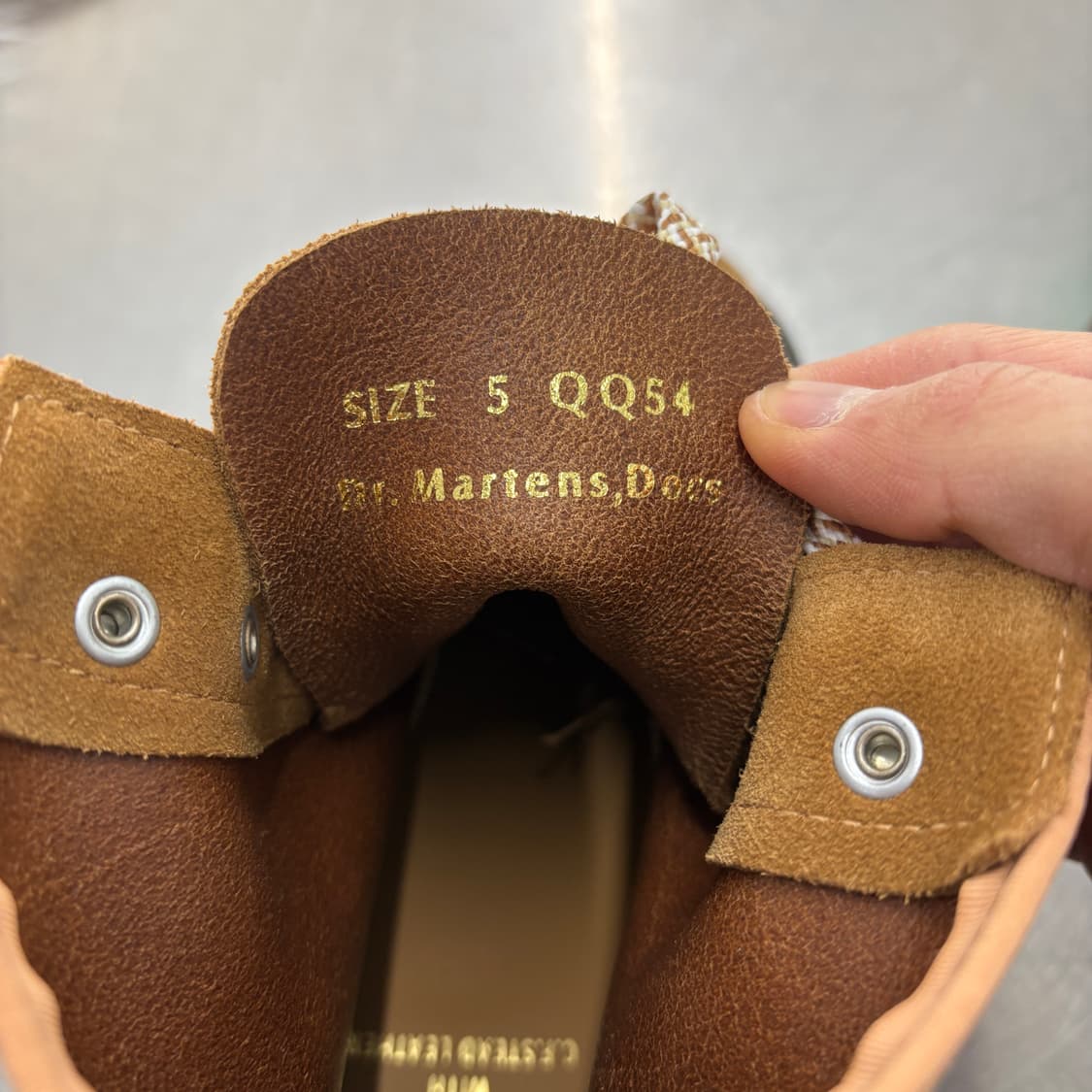 닥터마틴 101 스웨이드 6홀 부츠 245mm 상품이미지9