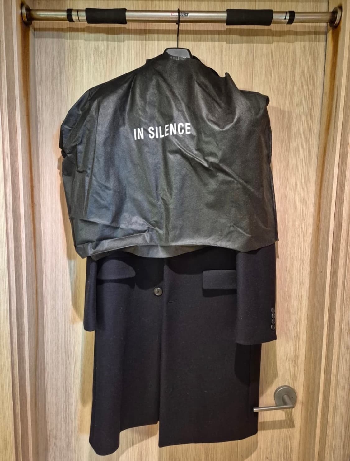 인사일런스 [BLACK LABEL] MTR 프리미엄 체스터코트 Black 상품이미지3