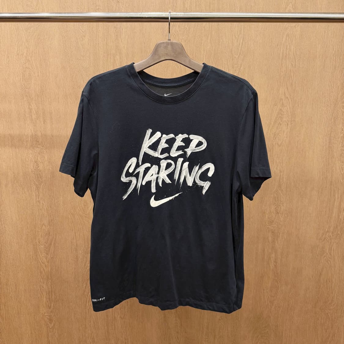 나이키 라운드넥 반팔 티셔츠 레터링 프린팅 디테일 루즈핏 네이비 상품이미지2