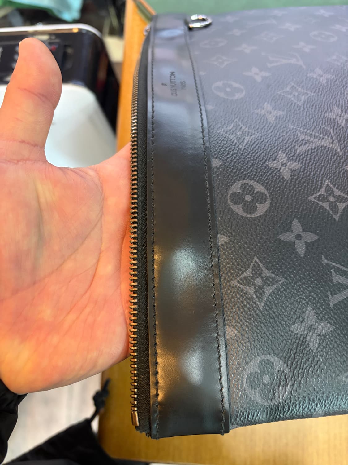 루이비통 클러치 디스커버리 이클립스 아폴로 상품이미지2