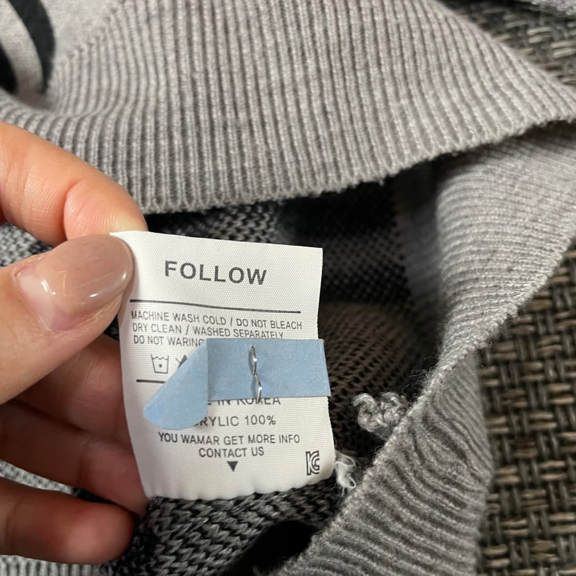 팔로우 그레이 체크 패턴 라운드넥 긴팔 니트 상품이미지6