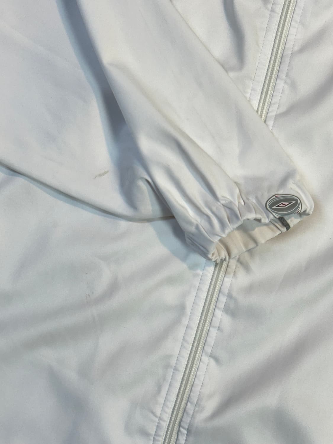 엄브로 UMBRO 올드스쿨 스몰로고 바람막이 자켓 화이트 상품이미지5