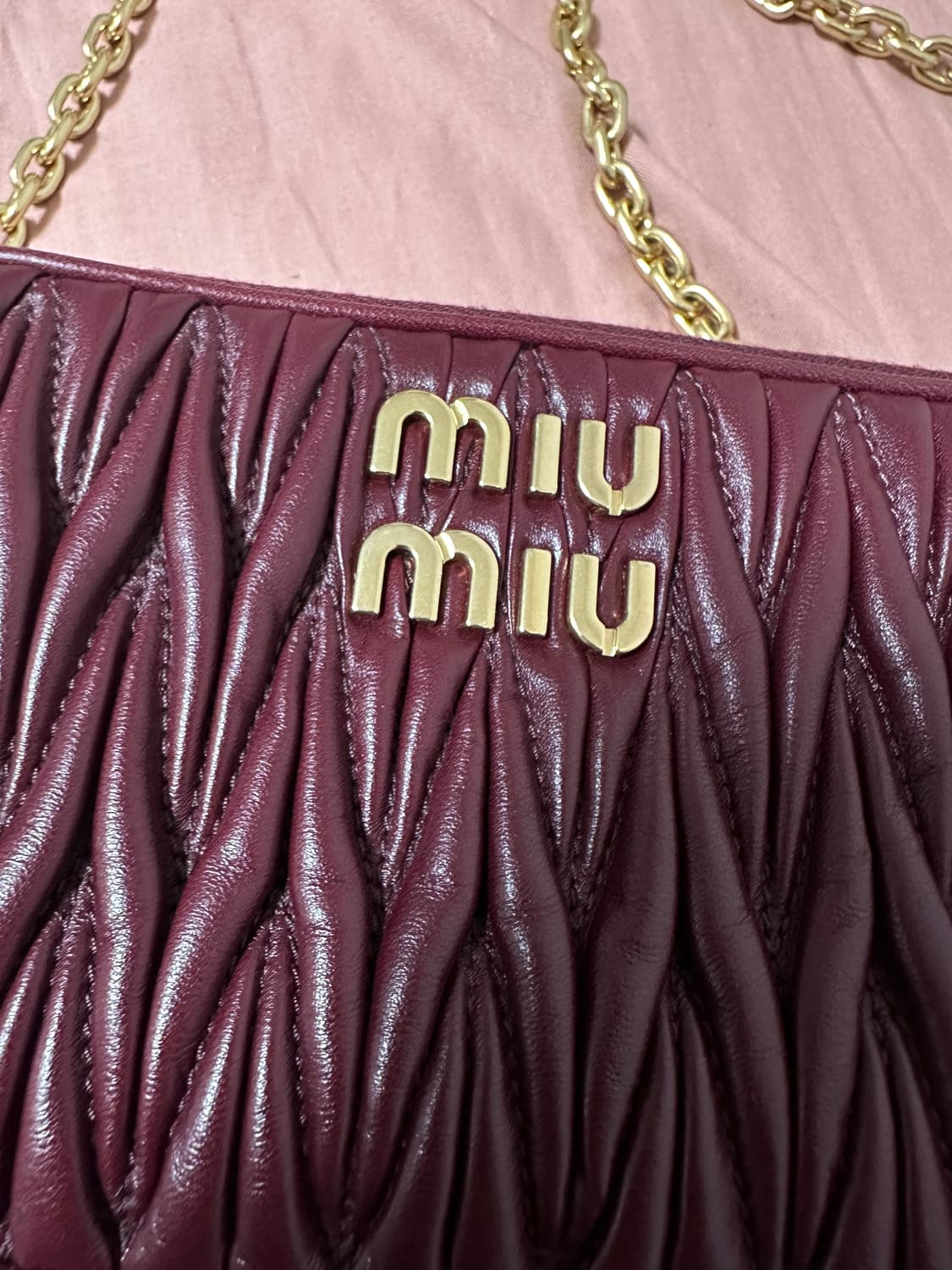 [새상품급 정품] 미우미우 마테라쎄 크로스백 상품이미지5