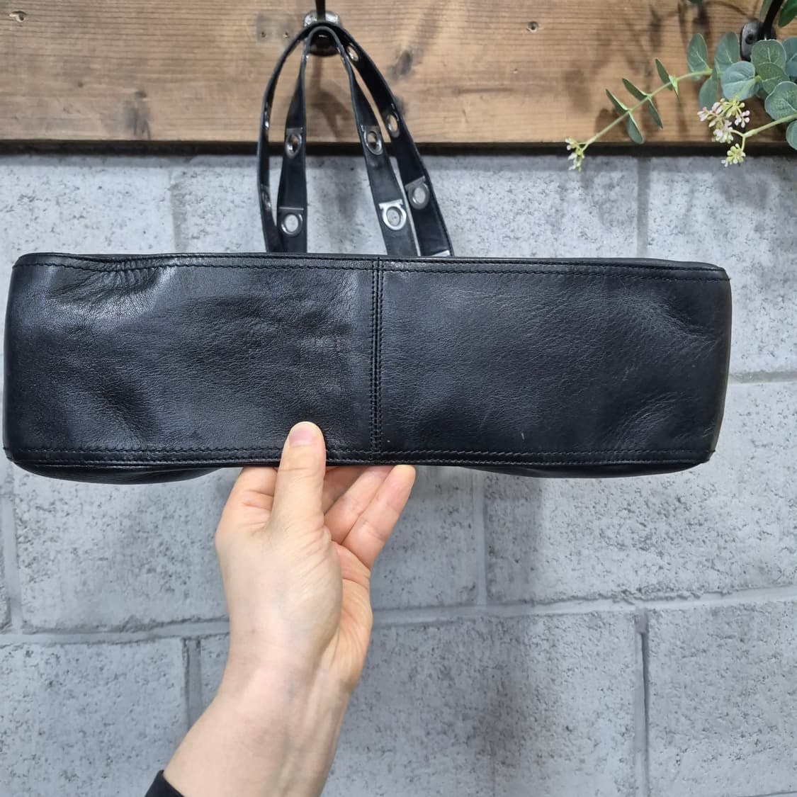 살바토레 페레가모 간치니 블랙레더 숄더백 상품이미지5