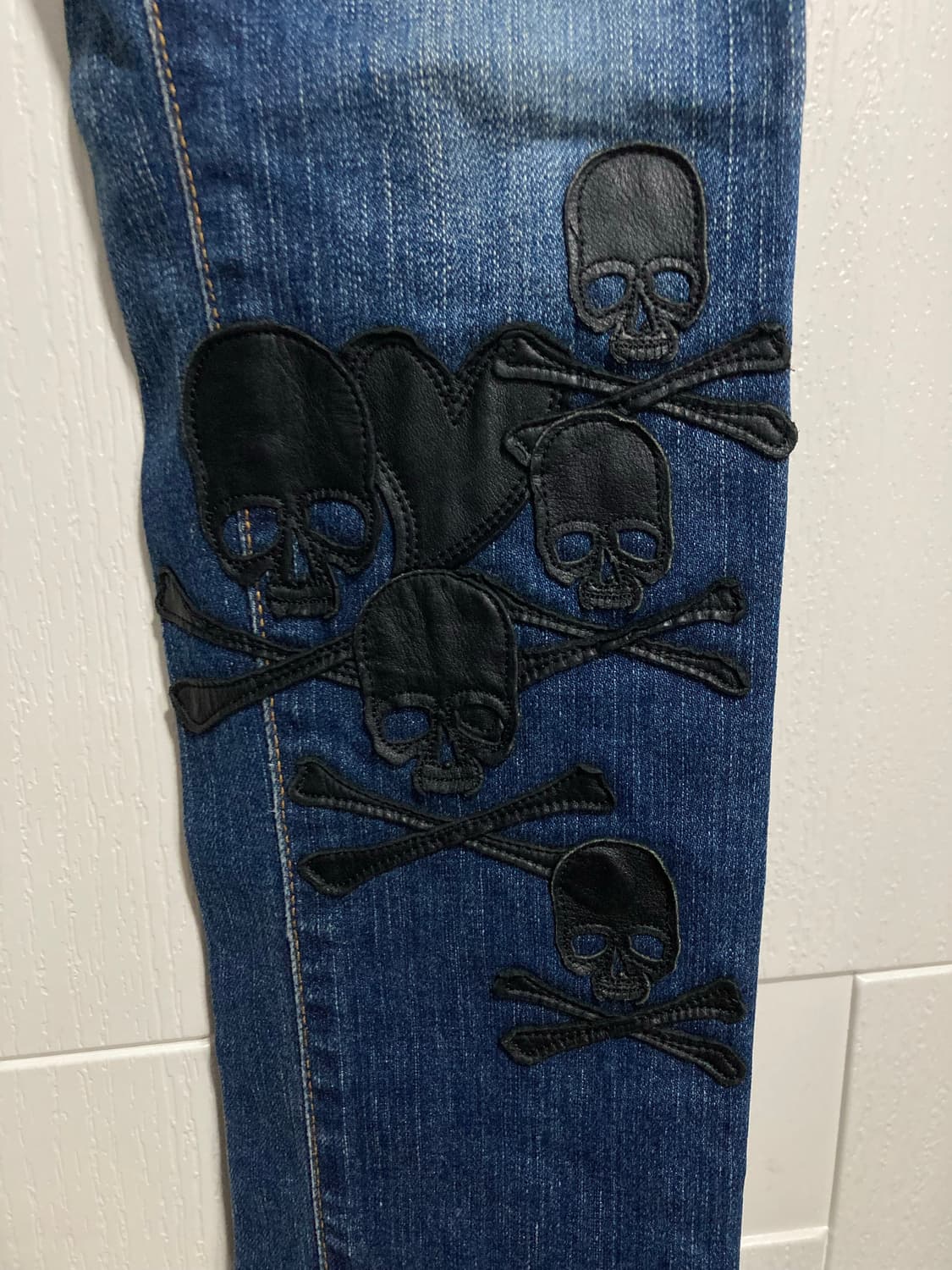 로엔 스컬 레더 패치 데님 팬츠 상품이미지5