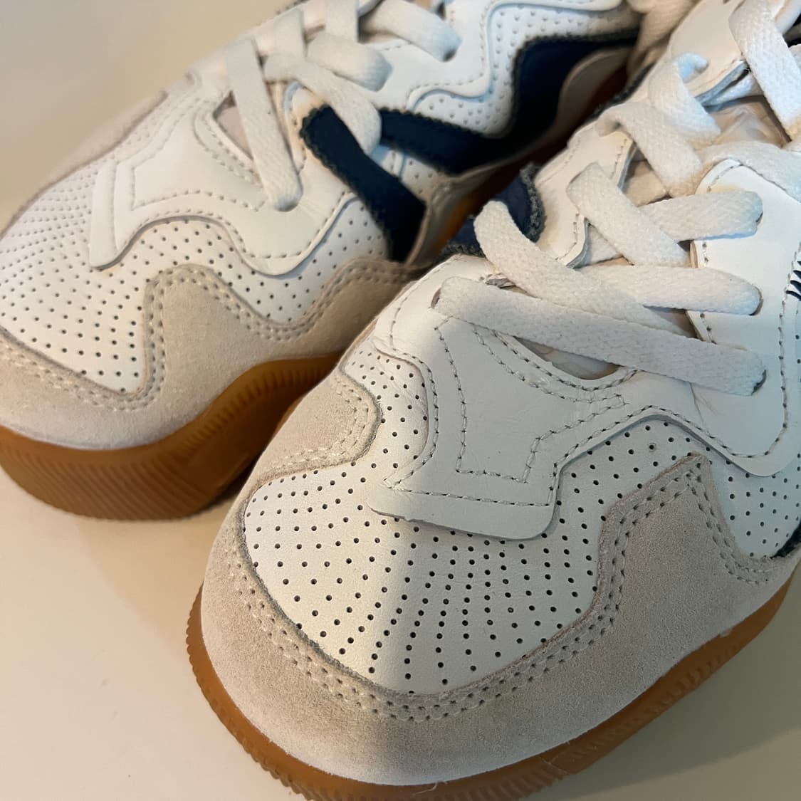 미스치프 V2.wav 화이트 크림 네이비 슈즈 상품이미지5