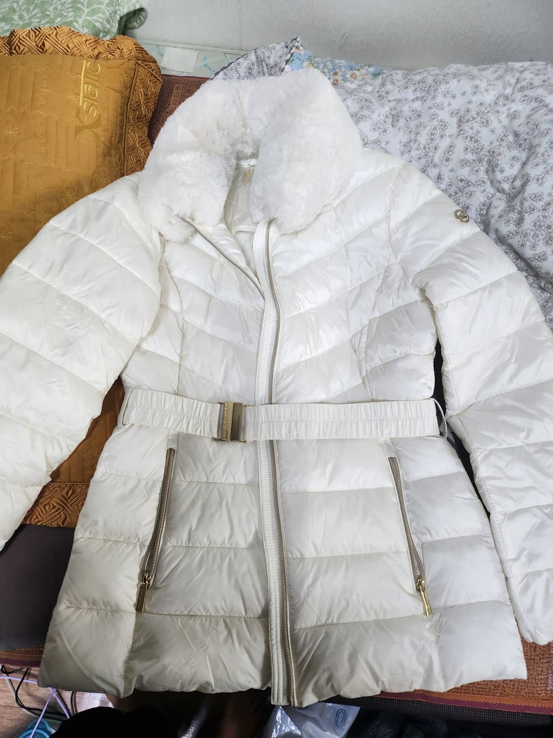 마이클코어스 토끼털벨트패딩 상품이미지1