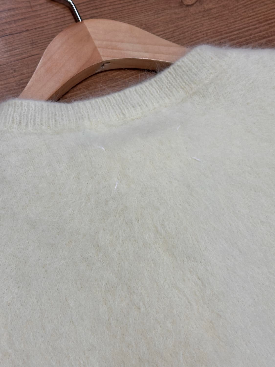 (S)메종마르지엘라 23AW 앙고라 크루넥 가디건 크림 상품이미지7