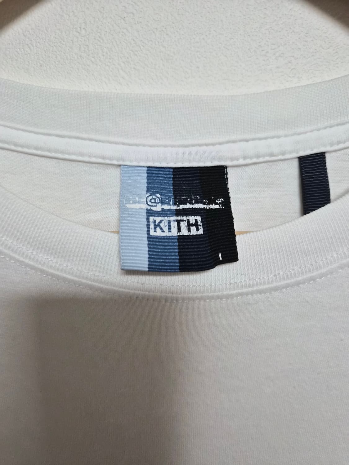 키스Kith 박스로고 화이트 반팔티셔츠 1 - T135 상품이미지4