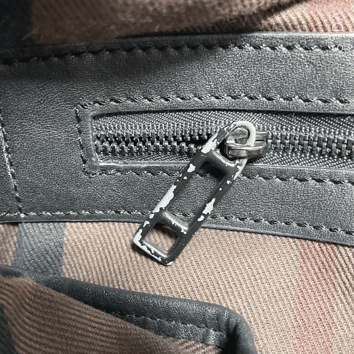 버버리 블랙 레더 호보백 상품이미지7