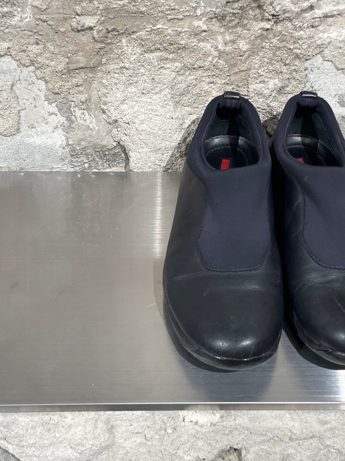 프라다 블랙 슬립 온 네오프렌 레더 로퍼 상품이미지2