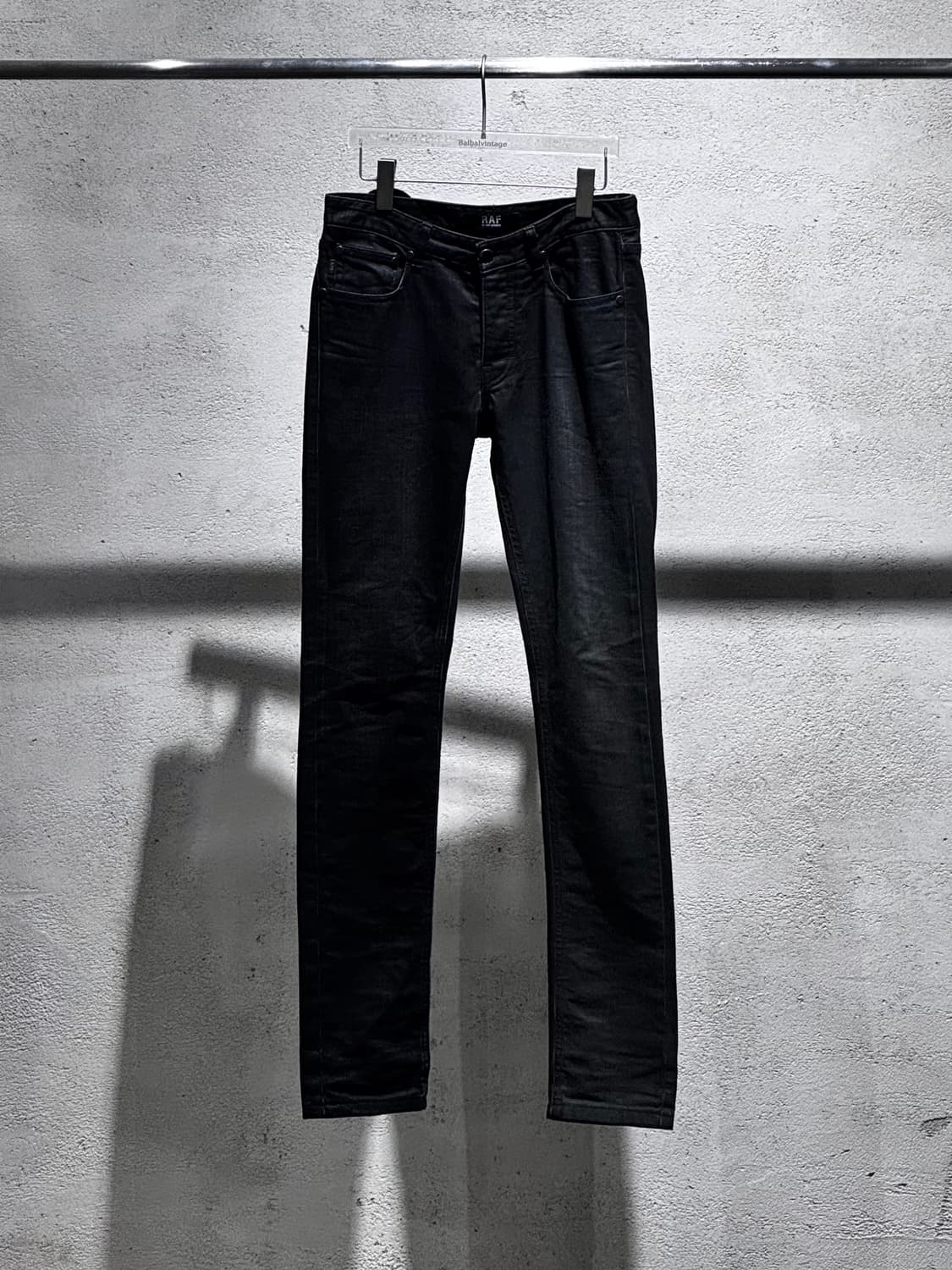 라프시몬스 슬림 블랙 코팅 데님 s 상품이미지1