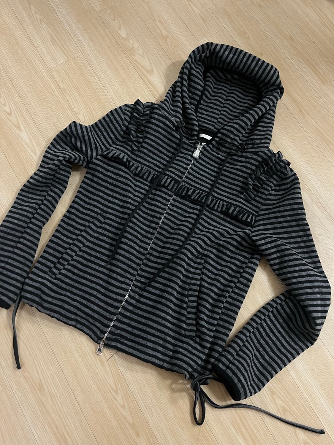 [타입서비스] Ruffled stripe zip hoodie (상태 최상 상품이미지3
