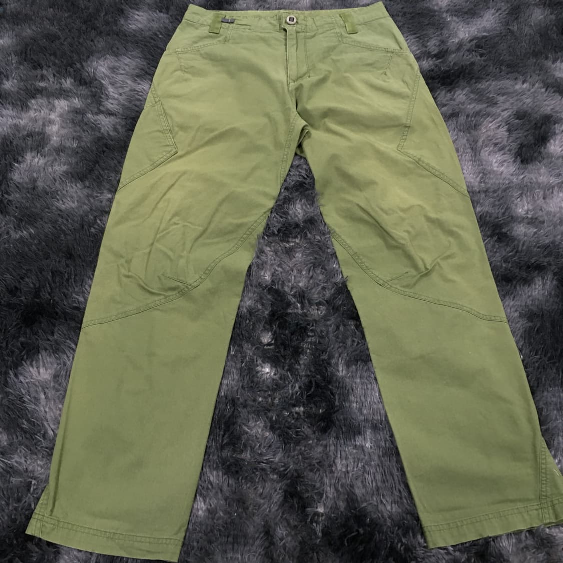 투티/0144 파타고니아 카키 팬츠 워크 실버 자수 로고 상품이미지1