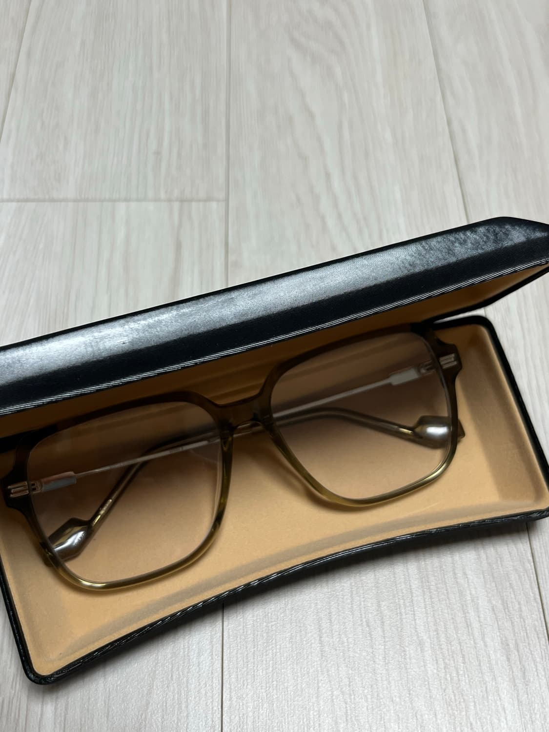 젠틀몬스터 제프 카키 상품이미지4