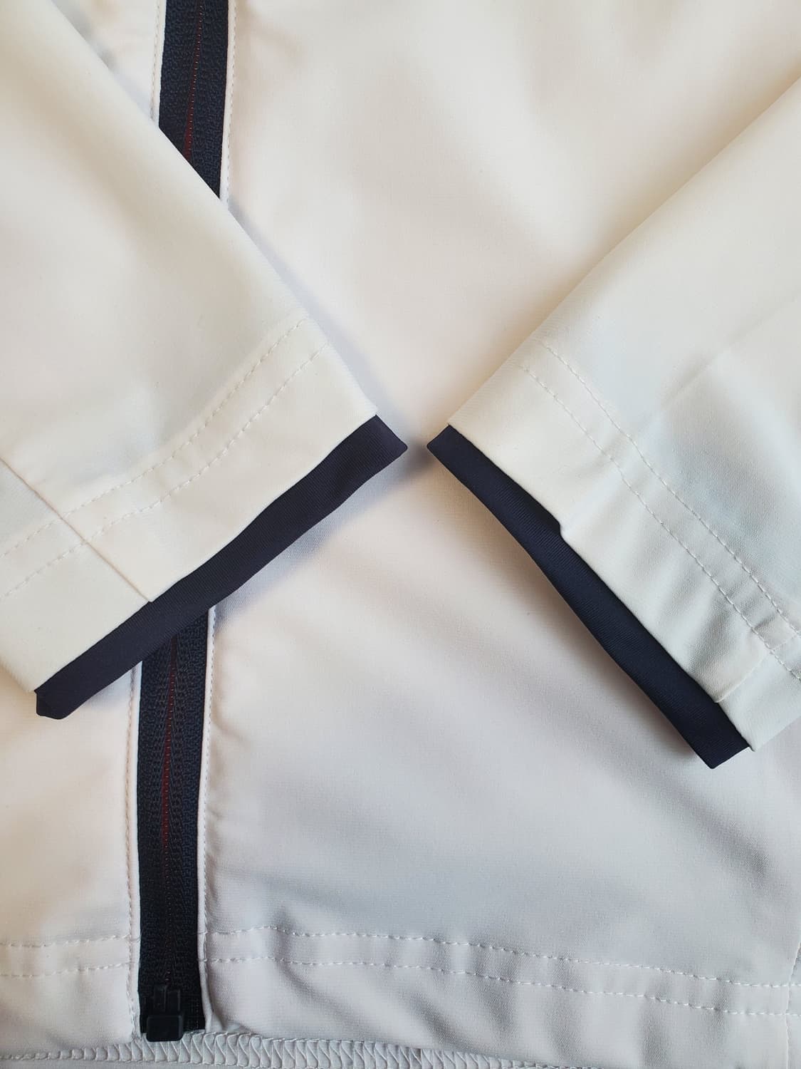 새상품급)윌슨 트랙 집업 자켓 사이즈 95(m)

여러 중고사이트에도 같 상품이미지7