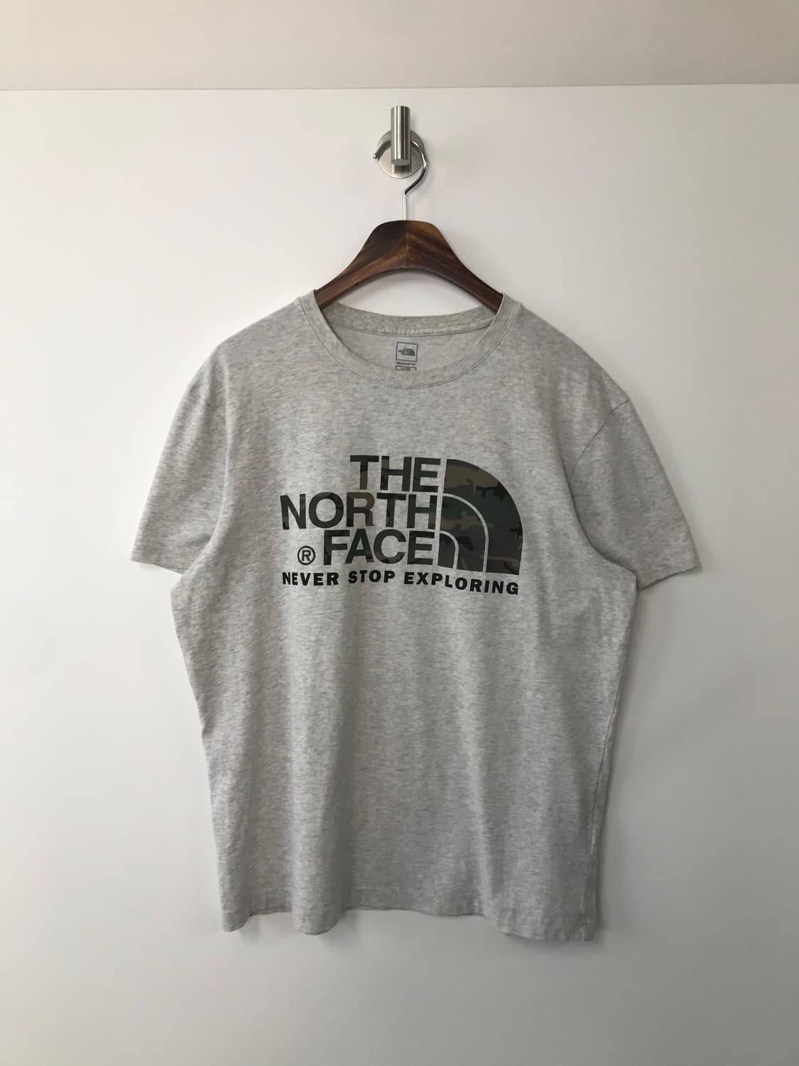 노스페이스 카모 빅로고 그레이 반팔 티셔츠 상품이미지2