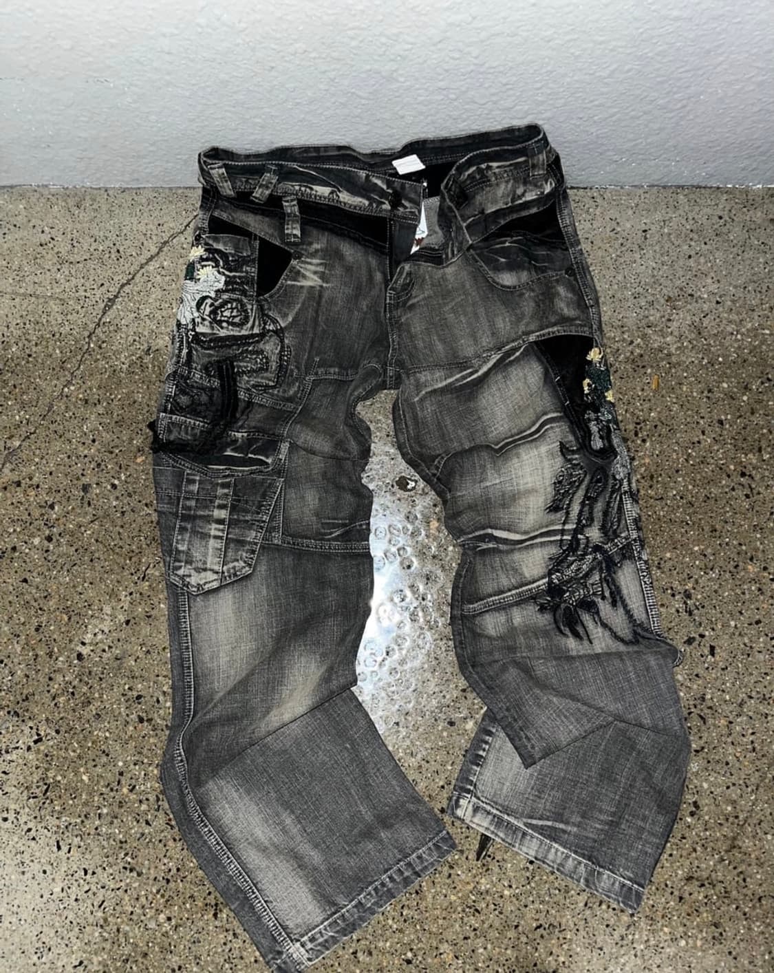 빈티지 블랙 워시드 자수팬츠 상품이미지1