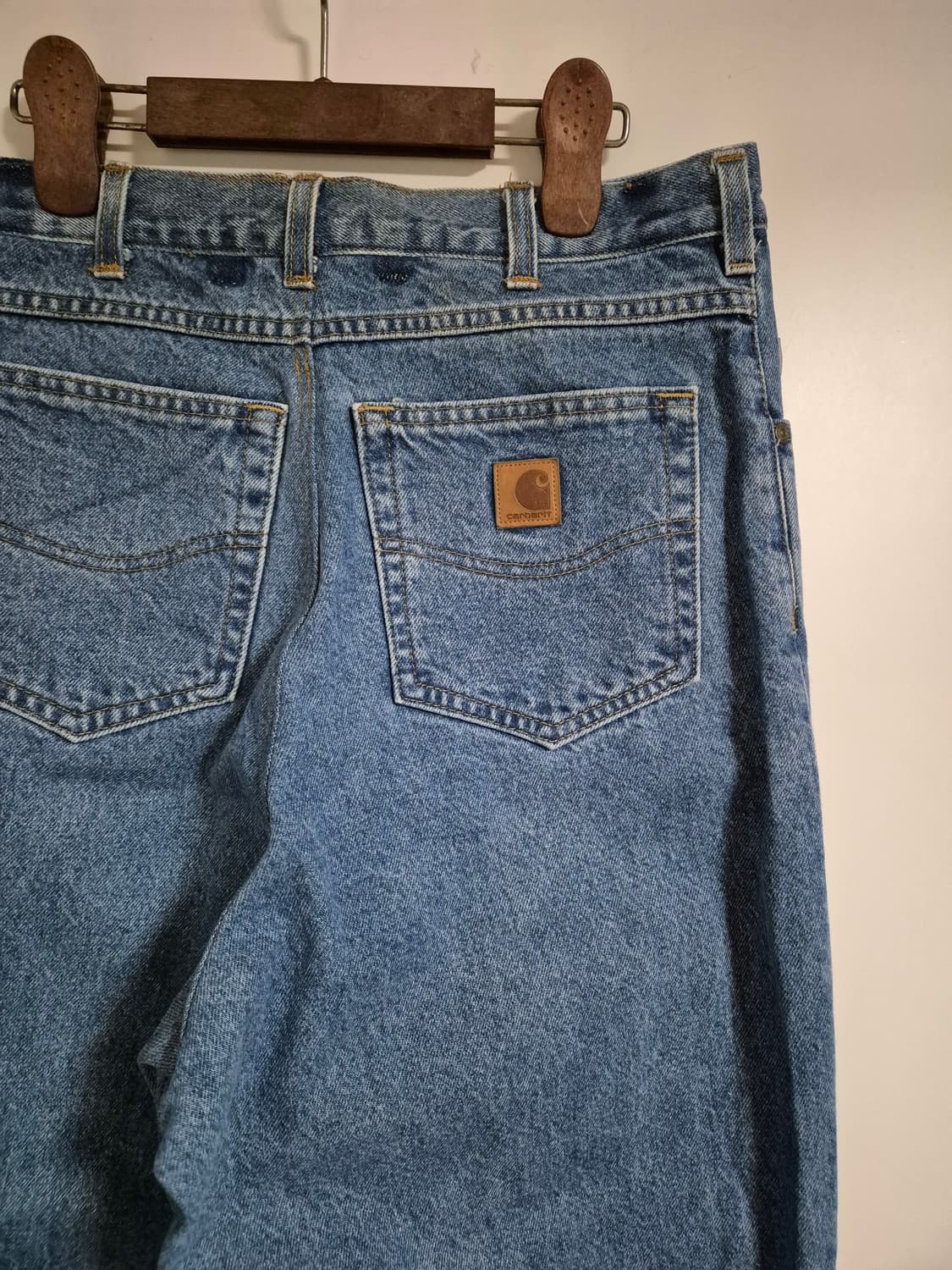 칼하트 가죽로고 데님 팬츠 상품이미지1