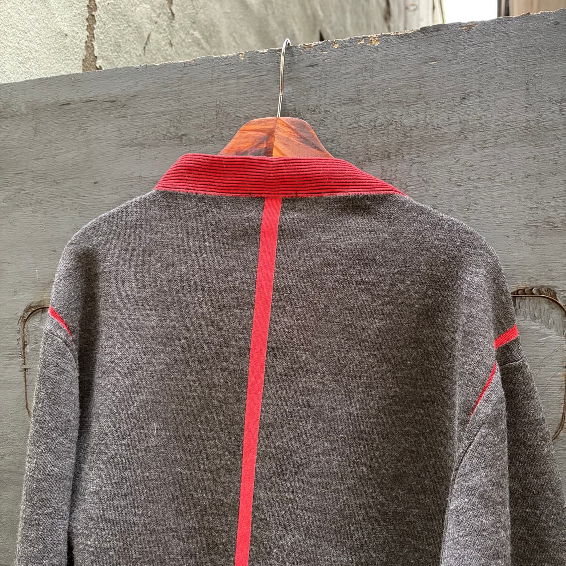 히로코 코시노 트렁크 레드 스트라이프 그레이 니트 집업 상품이미지6