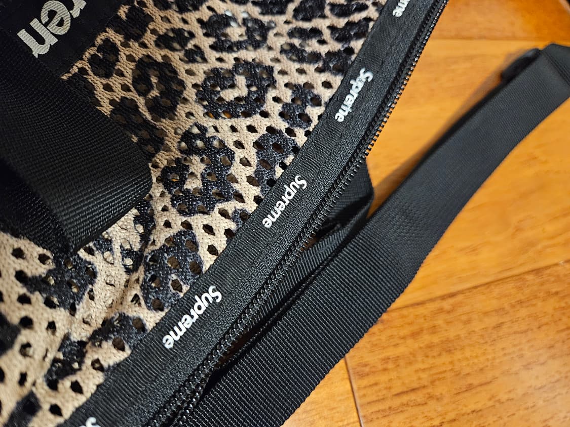 23SS 슈프림 메쉬 미니 더플백 레오파드 상품이미지4