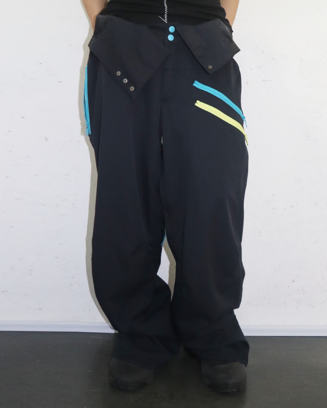 솔리드 리퀴드 더블 웨이스트 유틸리티 나일론 팬츠 상품이미지3