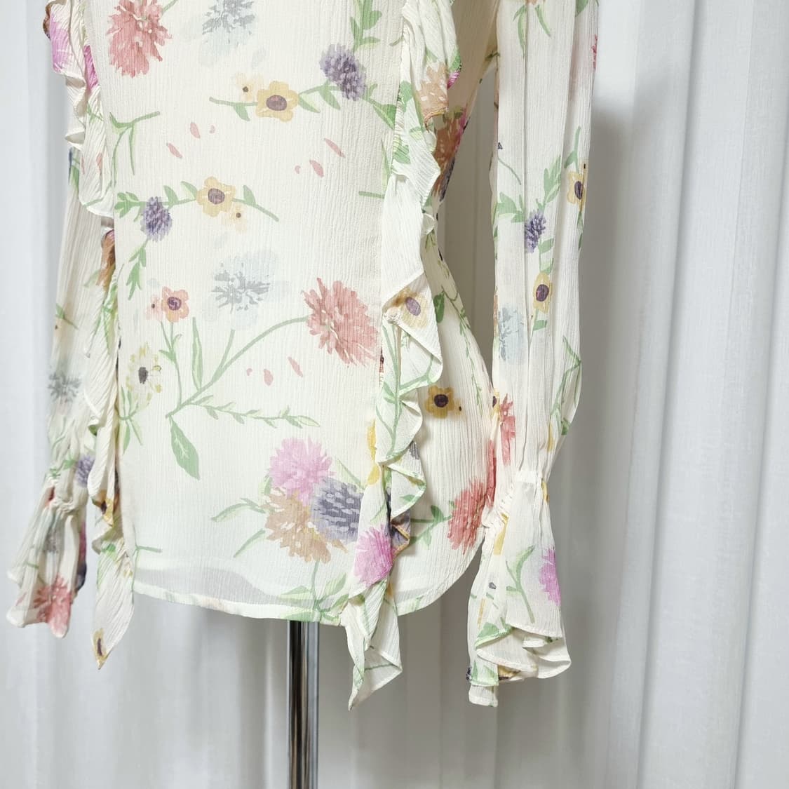 질스튜어트 실크100% 프릴 러플 블라우스 (55-날씬66) 상태최상 상품이미지6