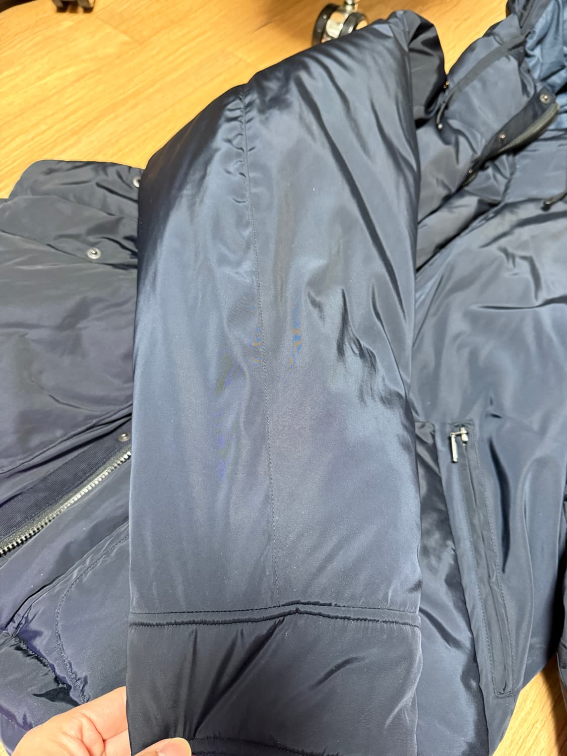 러프사이드 24fw 클라우드 파카 2사이즈 네이비 팝니다. 상품이미지3