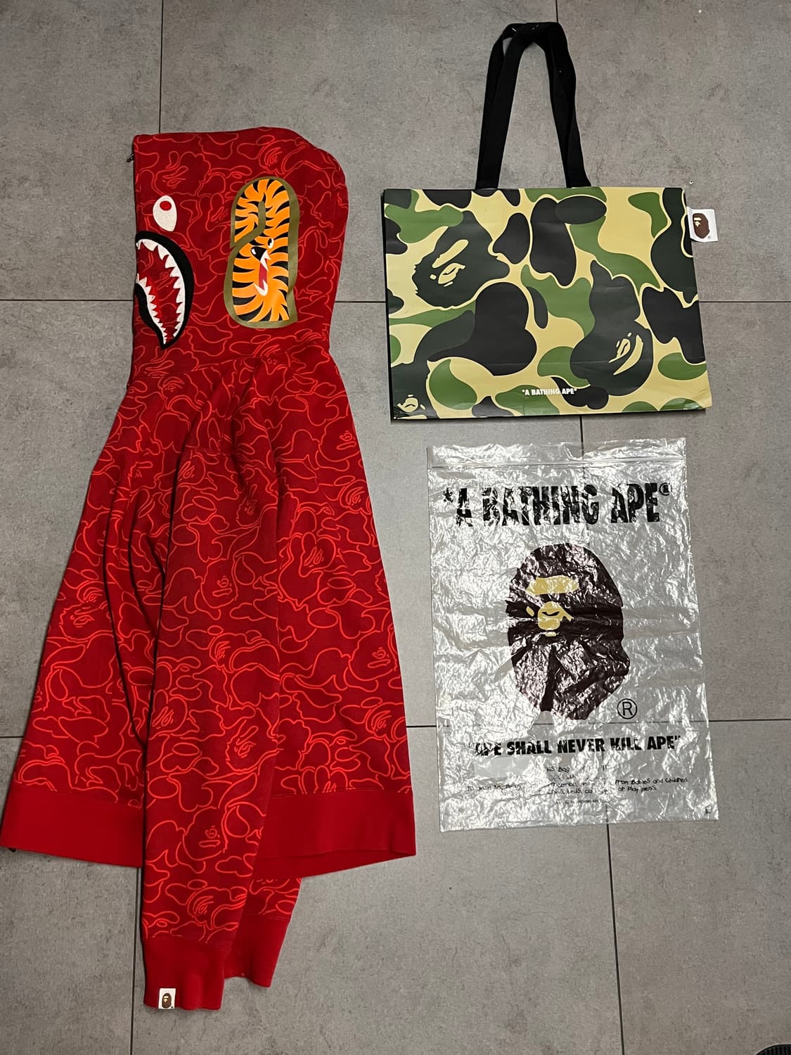 베이프 상하이 매장 한정판 적계 샤크 후드집업  상품이미지2