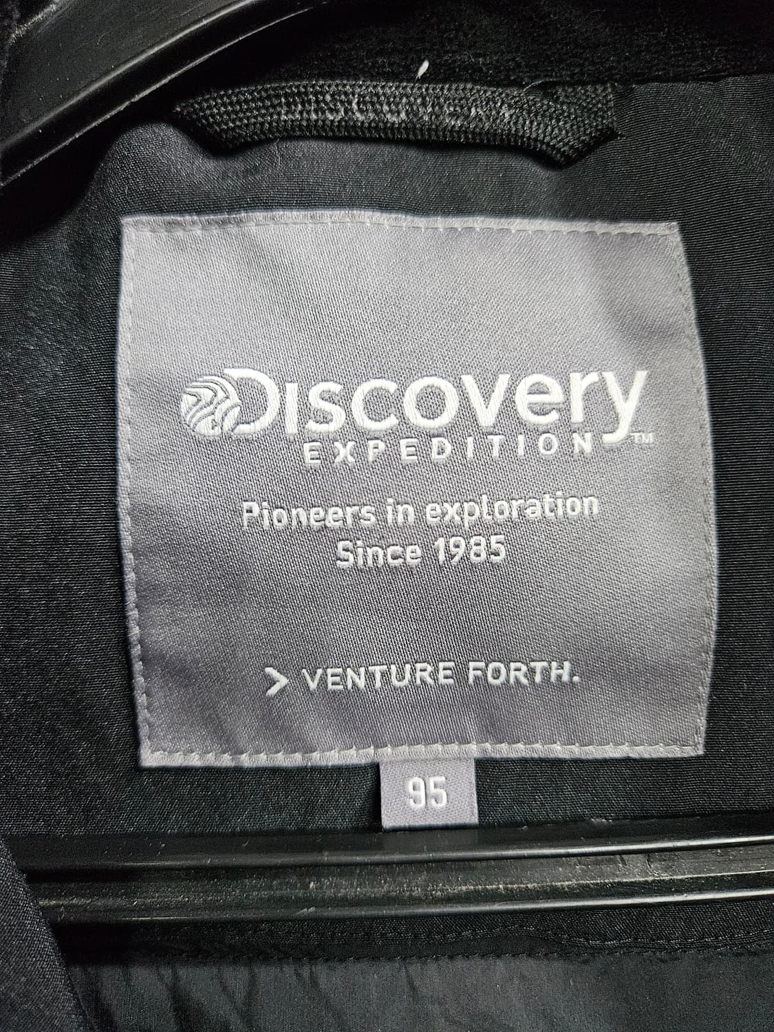 디스커버리 블랙컬러 남성 95~100 덕다운 숏패딩  상품이미지3