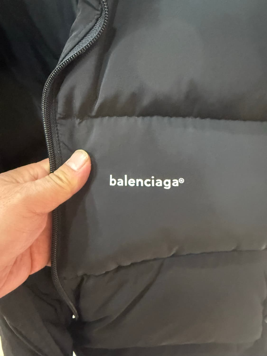 50/105 정품 발렌시아가 C컬패딩 팝니다 상품이미지6