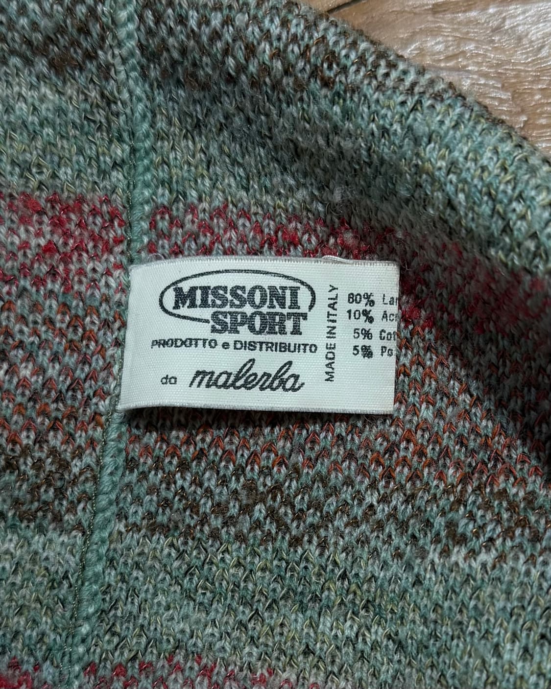 미쏘니 스포츠 그린 레드 배색 페턴 브이넥 니트 베스트 상품이미지8