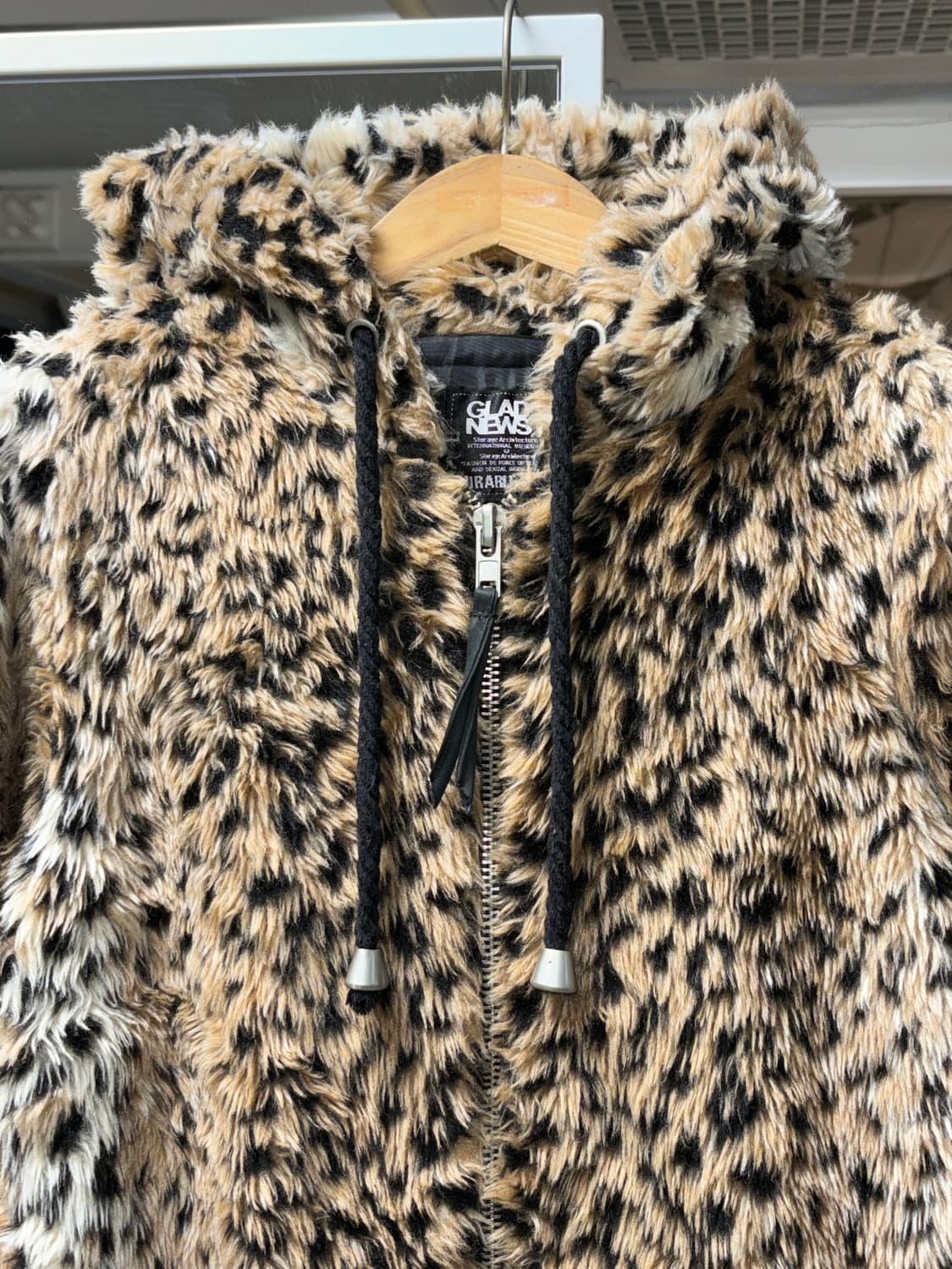 Glad news 레오파드 퍼 후드집업 상품이미지3