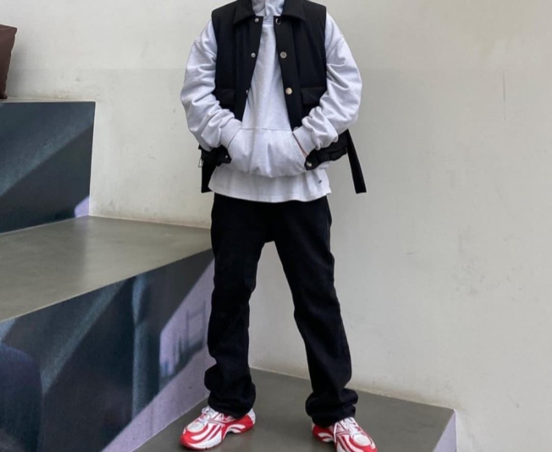 우영미 20fw 블랙 벨트 디테일 패딩 베스트 상품이미지6