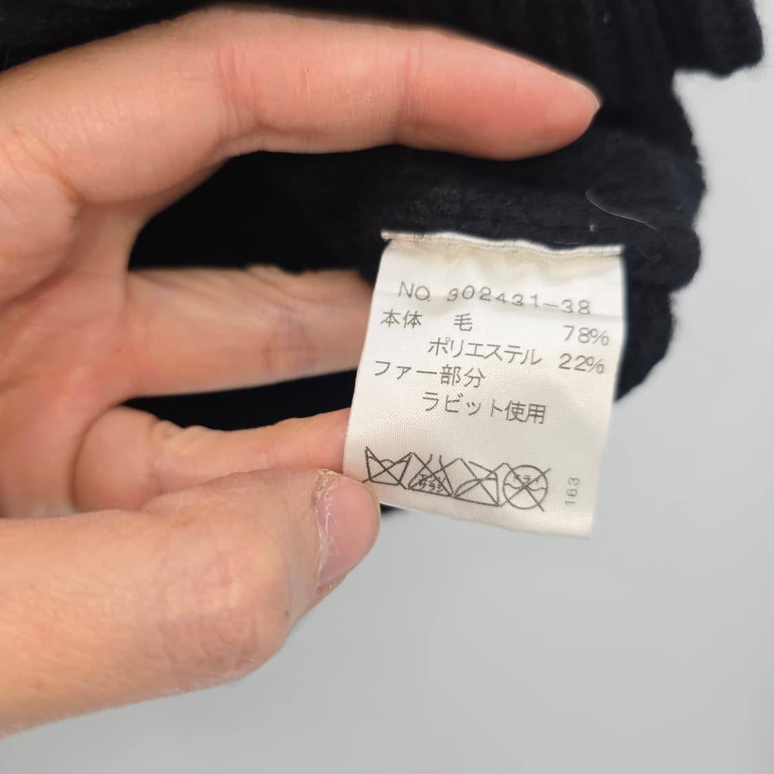 퍼 디테일 오프숄더 니트 상품이미지6