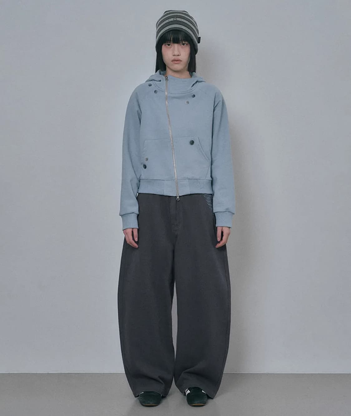 엠오오 다이애그널 버튼 후드집업 - 스카이블루 상품이미지1