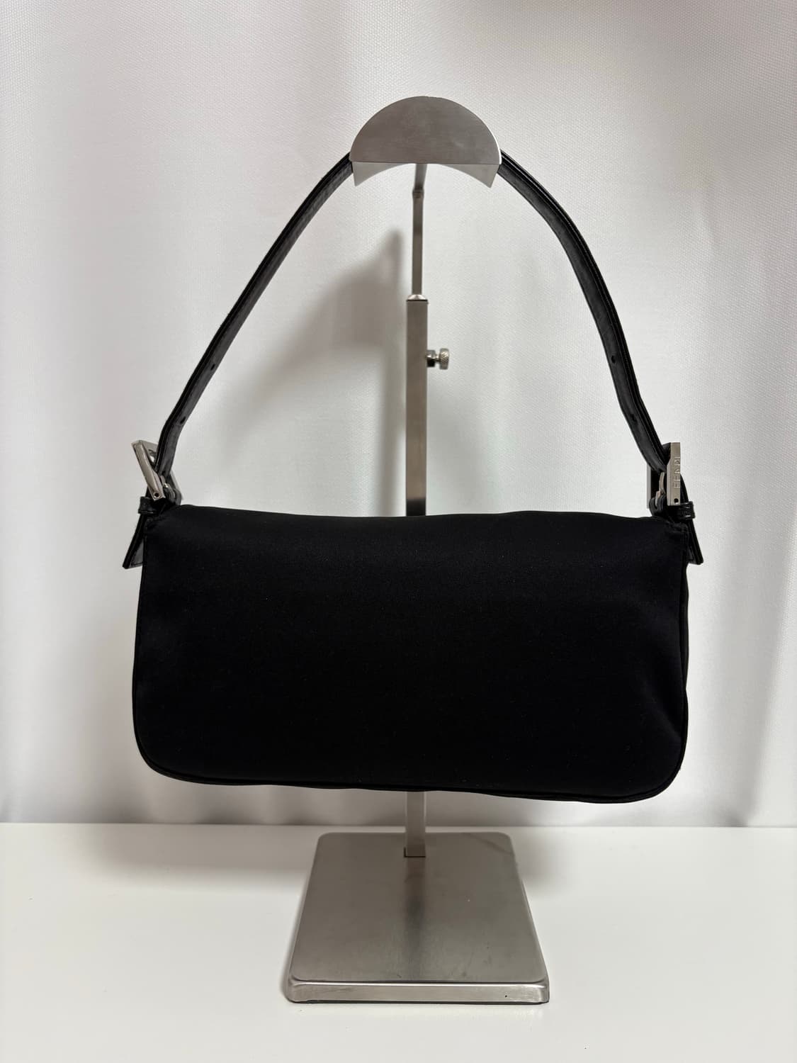 펜디 나일론 바게트백 블랙 상품이미지8