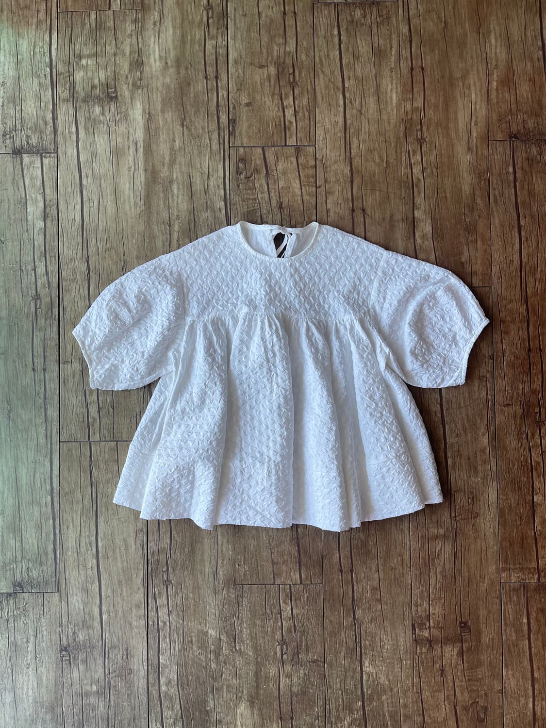 JPN Embossed Volume Blouse 상품이미지1