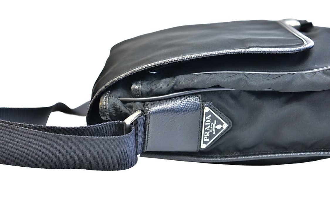 프라다 나일론 메신저백(정품) 상품이미지6