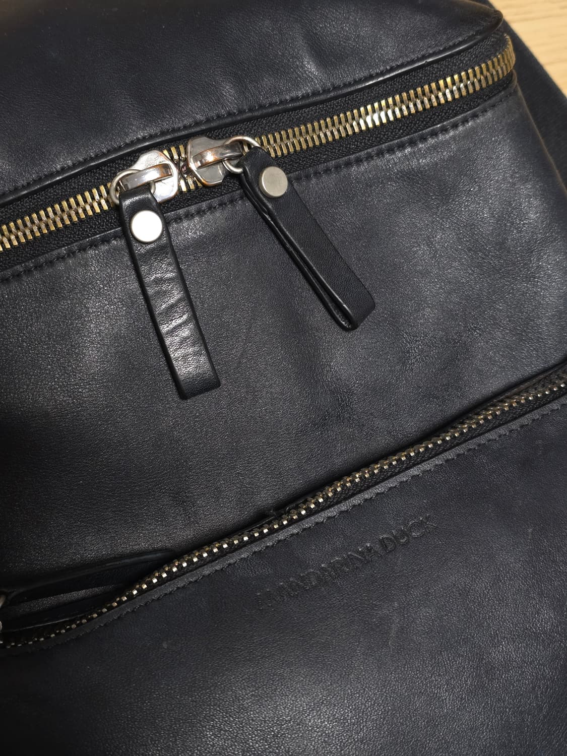 만다리나덕 레더 MD클래스 블랙 백팩  상품이미지2