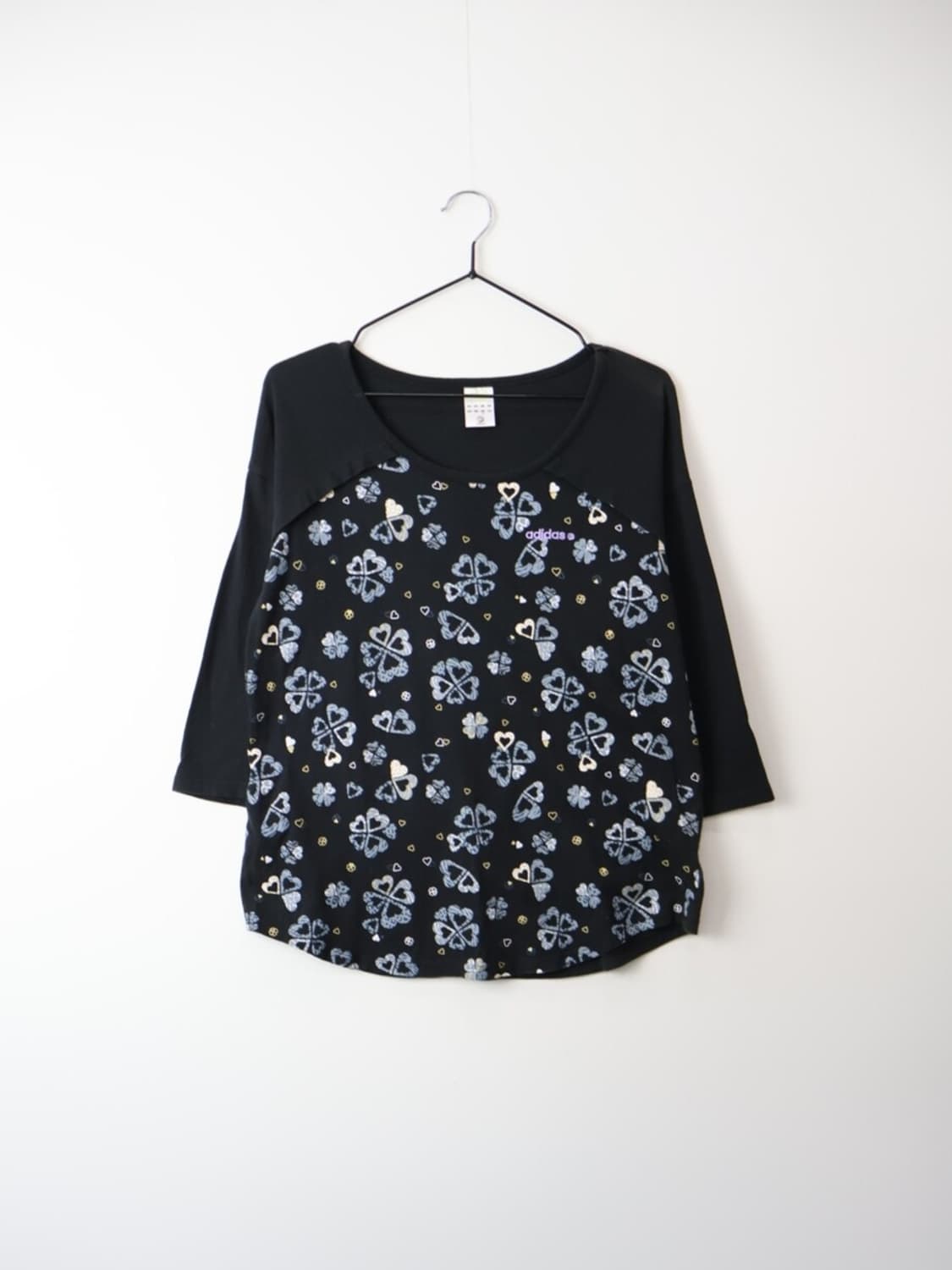 Adidas NEO Label Heart & Clover Tee 상품이미지3