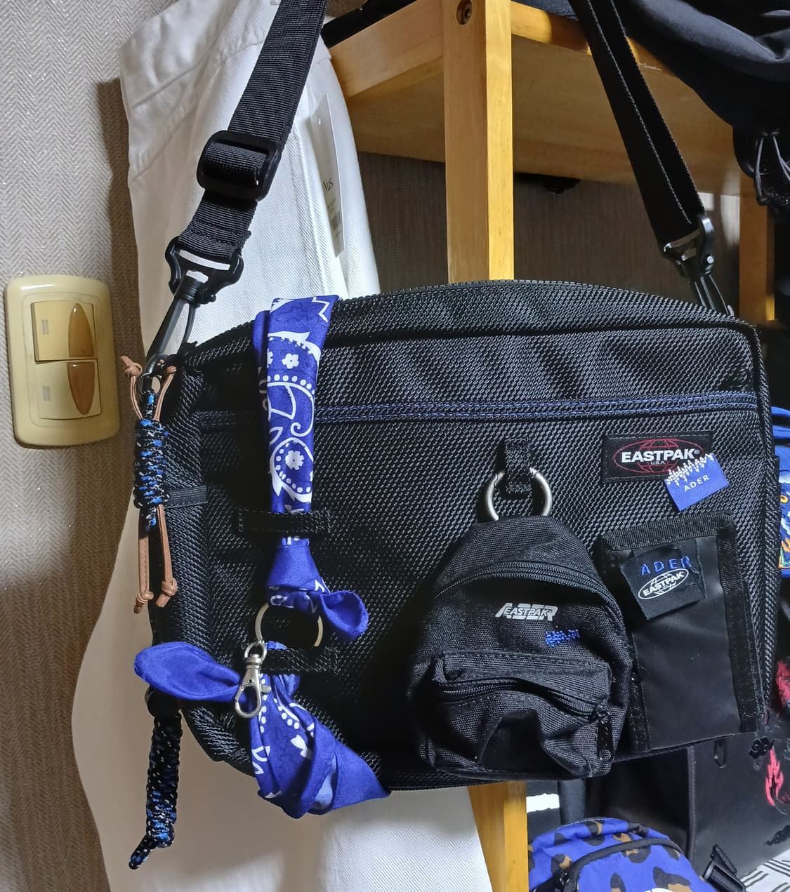 eastpak ader 이스트팩 아더에러 크로스백 상품이미지1