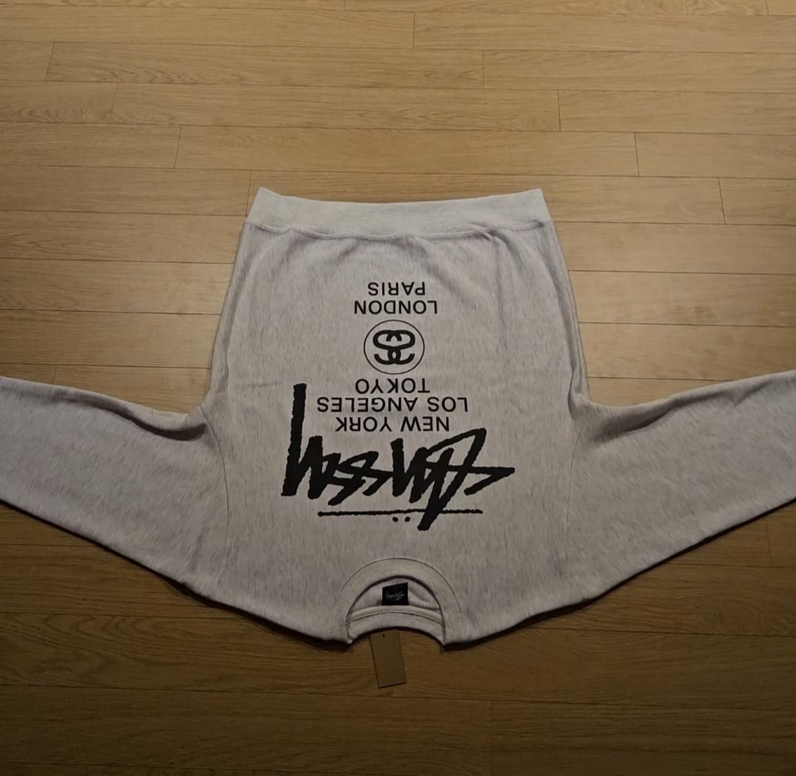 스투시 월드투어 맨투맨 상품이미지2