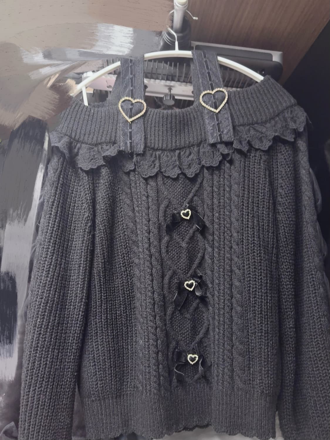 리즈리사 하트 버클 프릴 오프숄더 니트 블랙 양산형 지뢰계 상품이미지2