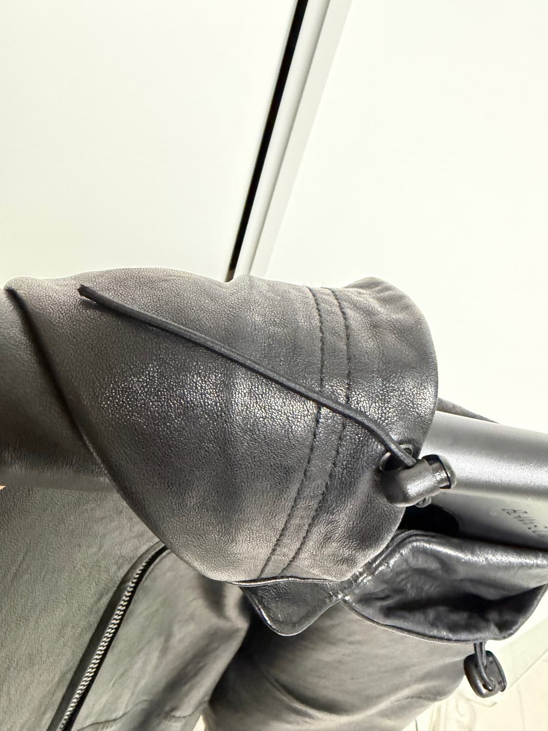 [3] 해칭룸 램스킨 레더 후드 블랙 상품이미지3