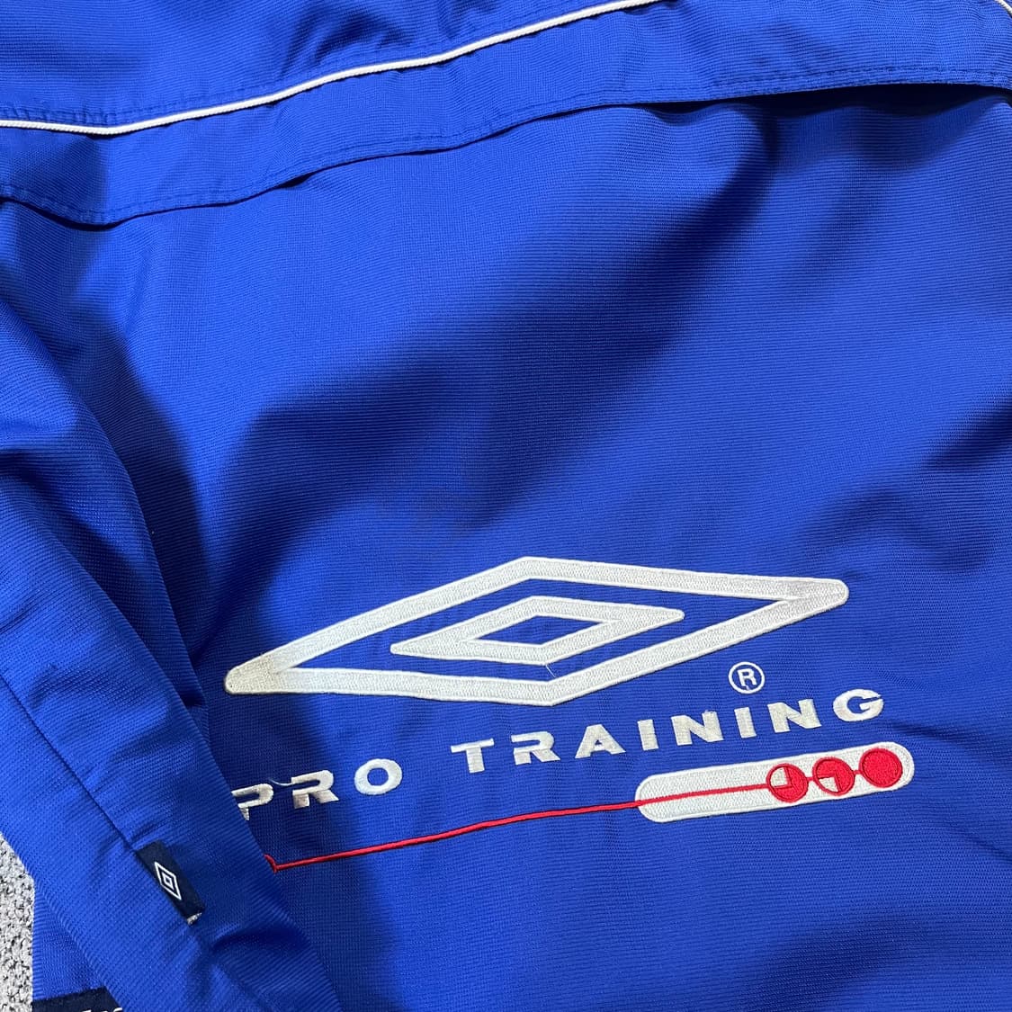 엄브로 트랙 바람막이 점퍼 상품이미지4